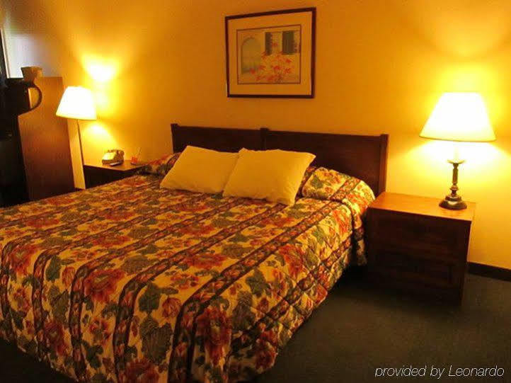 Red Carpet Inn Fanta Suites Hotel Greenwood Eksteriør billede