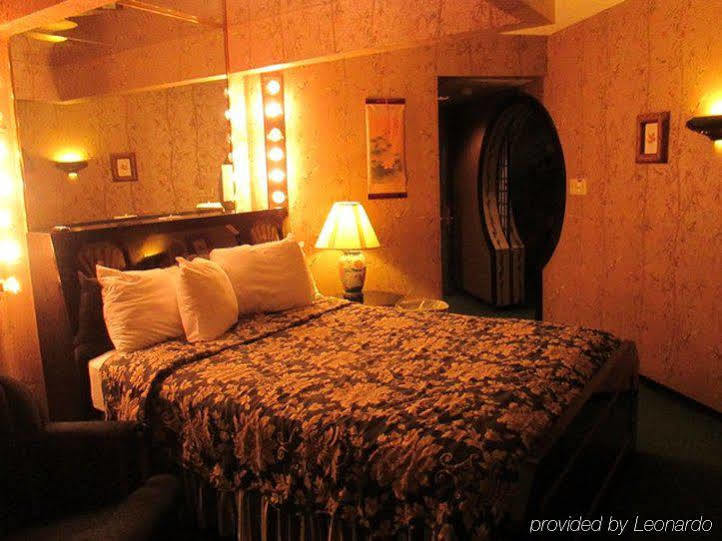 Red Carpet Inn Fanta Suites Hotel Greenwood Eksteriør billede