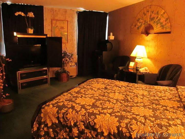 Red Carpet Inn Fanta Suites Hotel Greenwood Eksteriør billede