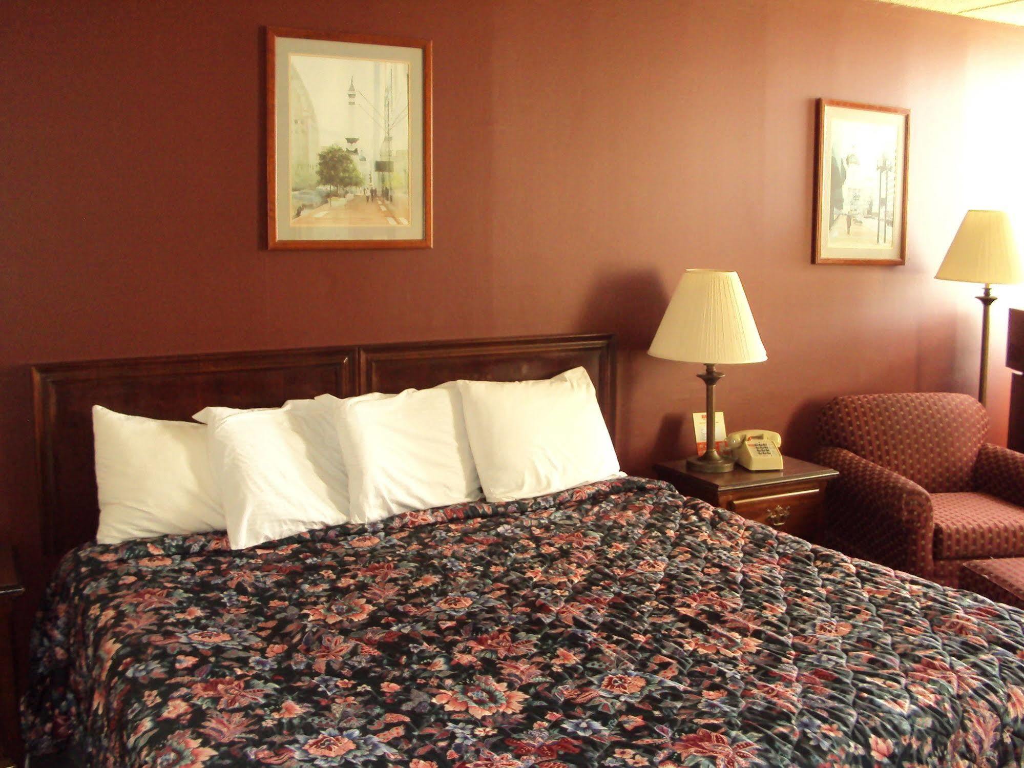 Red Carpet Inn Fanta Suites Hotel Greenwood Eksteriør billede
